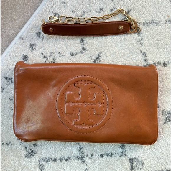 TORY BURCH Reva Flap Purse. Doubles as both shoulder as well as clutch. - Picture 5 of 10